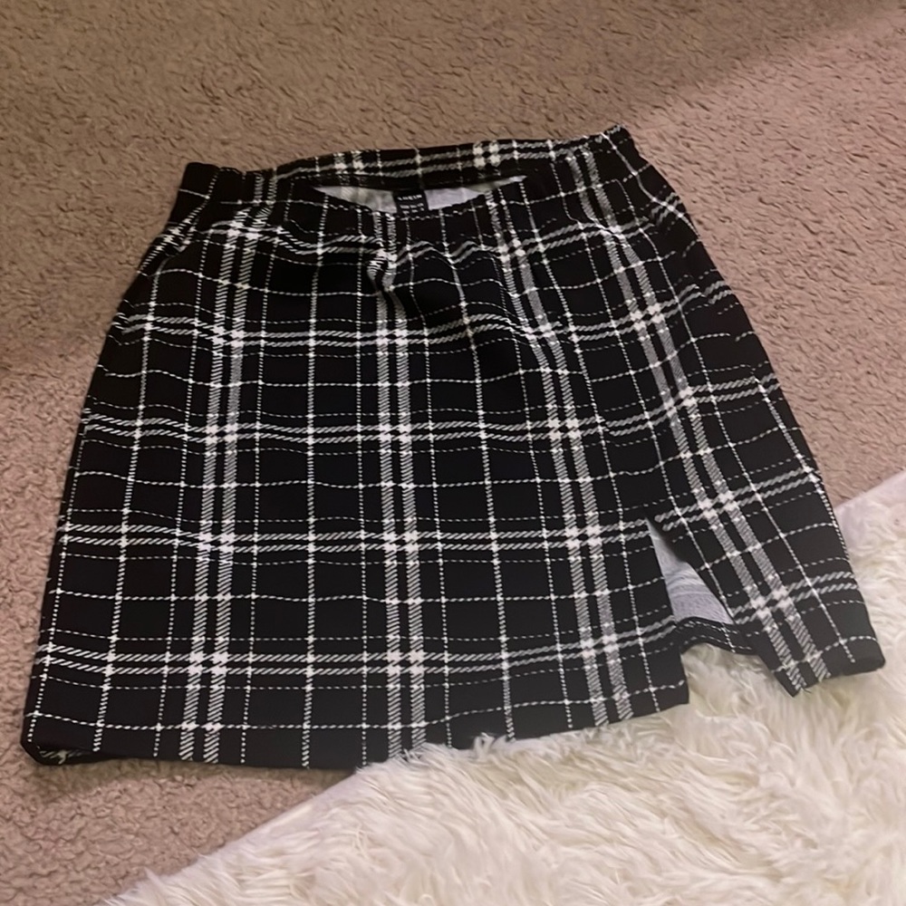 Cute skirt with a plaid look
